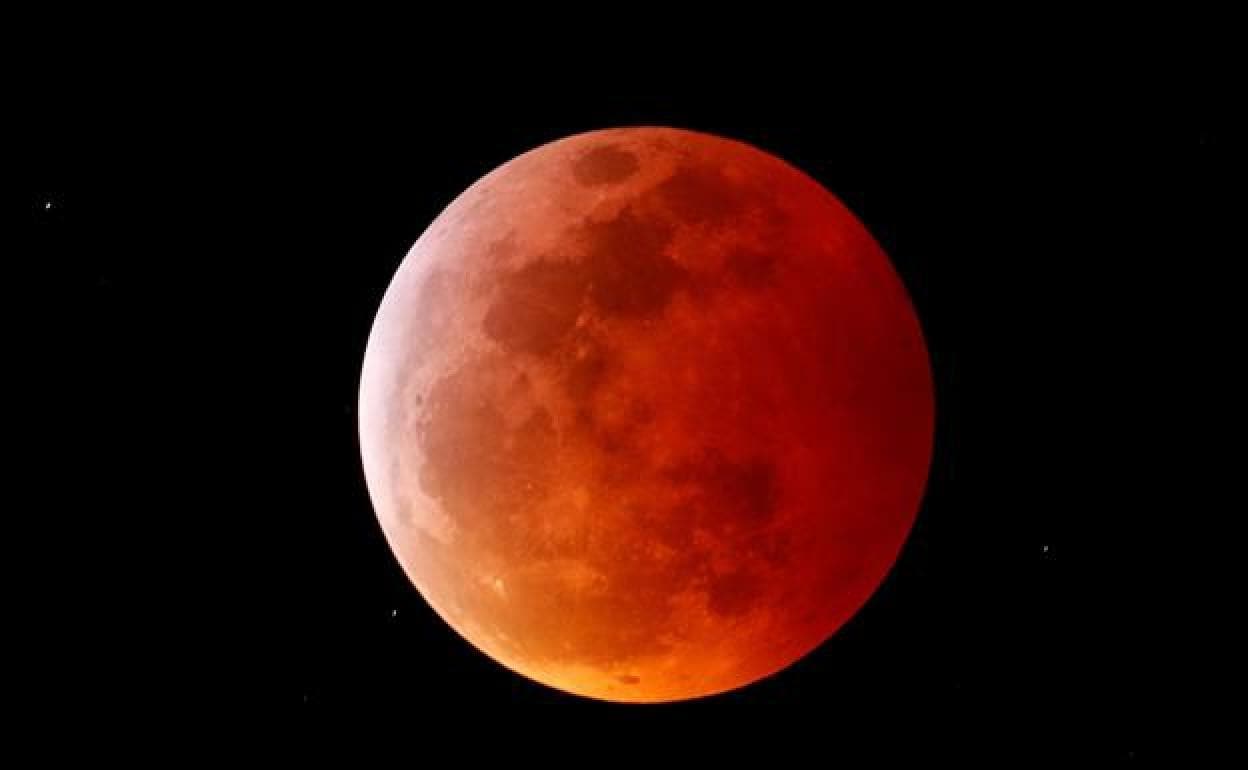 Así está siendo el eclipse total de 'Luna de sangre' de este martes 8